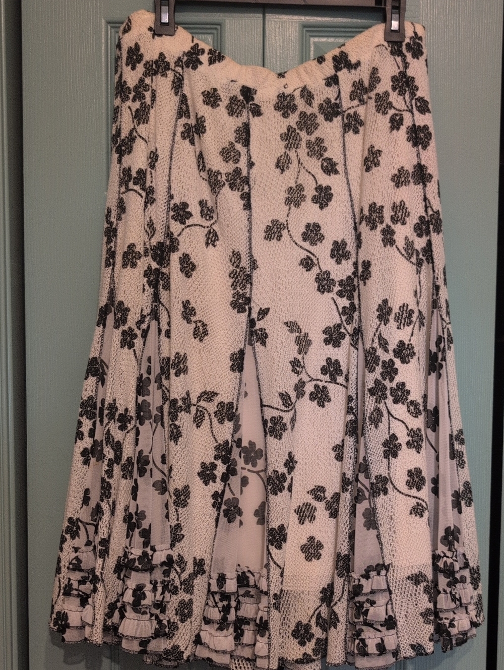 Coldwater Creek Black Flowers On White A-line Skirt With Ruffle Panels